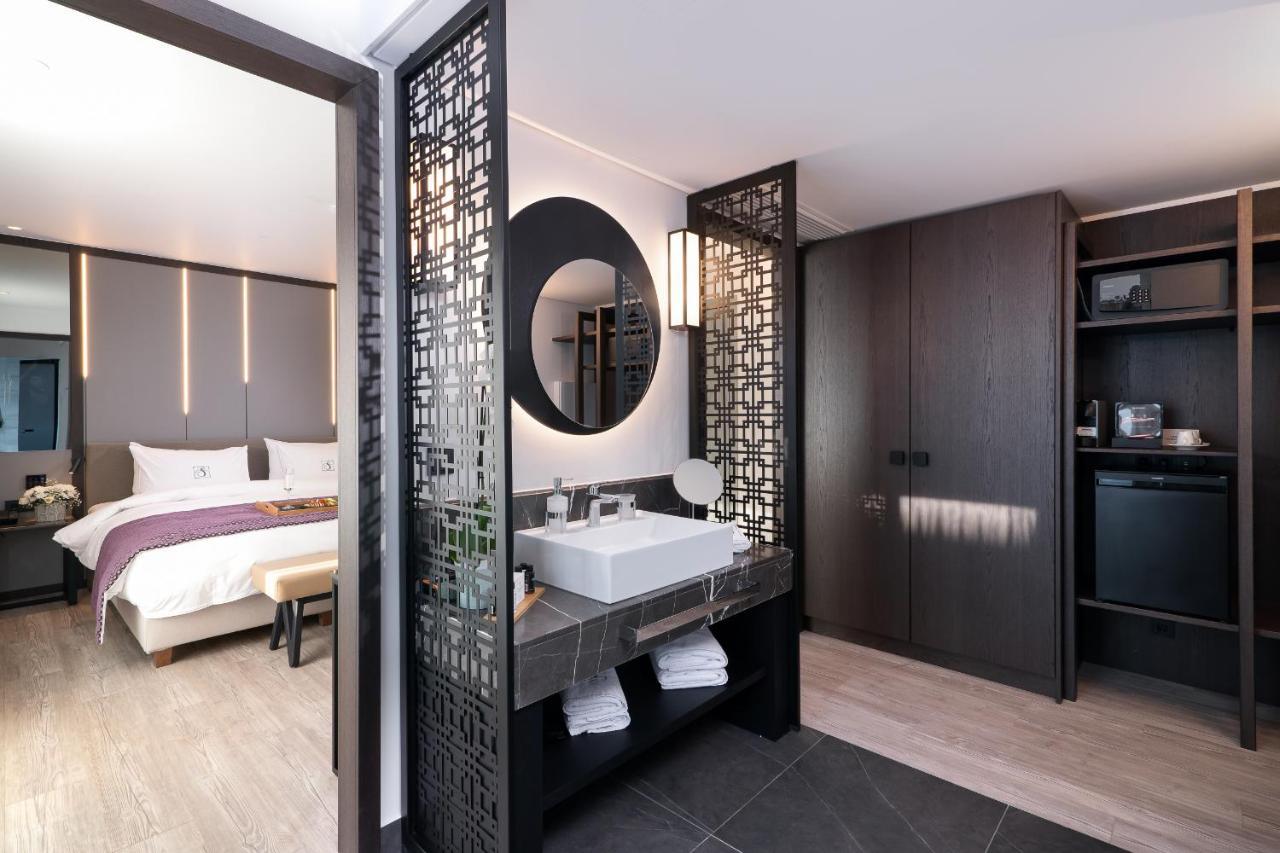 S Hotel Boutique Thessaloníki Eksteriør billede Deluxe Room